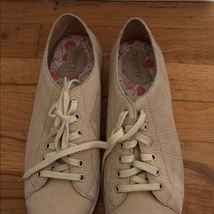 Born Cream Sneakers for Everyday Comfort